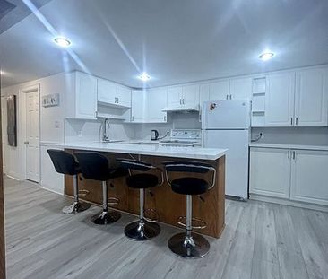 For Lease - 377 Taylor Mills Drive, Richmond Hill, Ontario - Photo 4