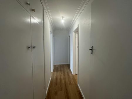 Neat & Convenient 2-Bedroom Unit - Photo 4