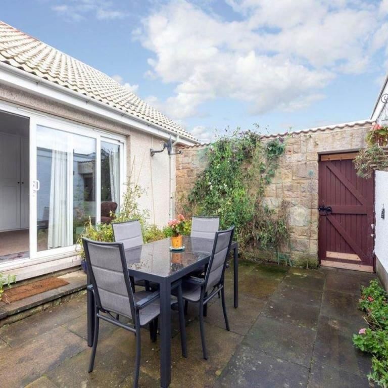 3 bedroom detached house to rent - Photo 1