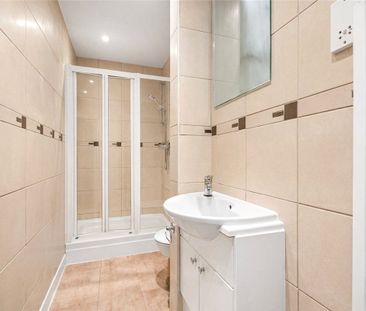 A newly decorated spacious split level apartment with bedroom and s... - Photo 6