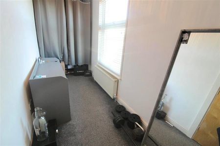 3 Bedroom Semi Detached To Let - Photo 2