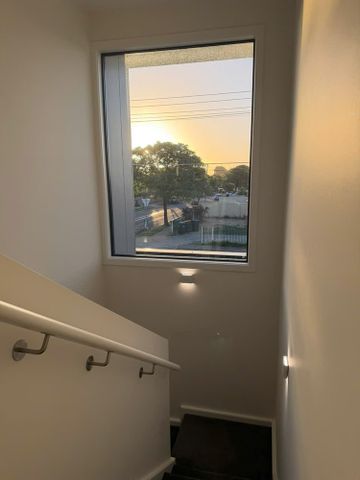 4-bedroom shared house / townhouse, Blyth Street - Photo 2