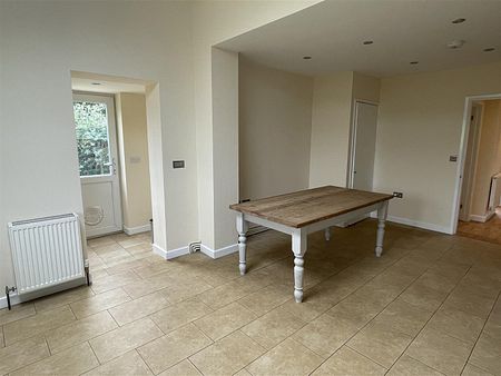 4 Bed Cottage - Semi Detached - Photo 2