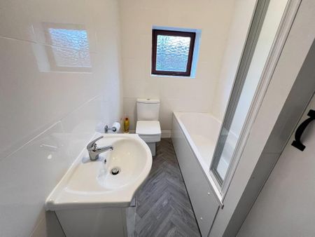 2 bedroom terraced house to rent - Photo 2