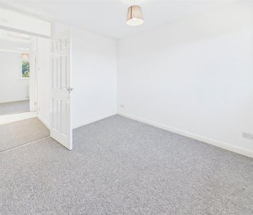 2 bedroom end of terrace house to rent - Photo 5