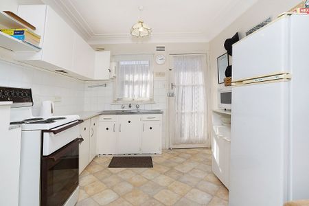 Coastal Living at Its Best – 2-Bedroom Unit in Toowoon Bay - Photo 3