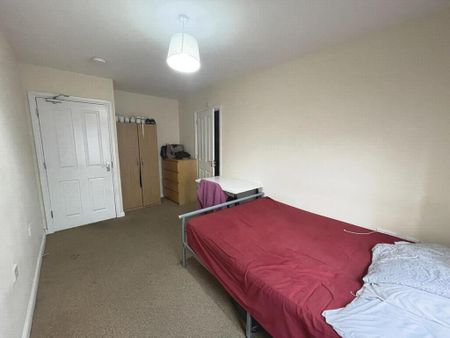 3 bedroom flat to rent - Photo 4