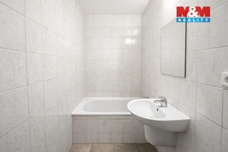 Pronájem bytu 1+kk, 32 m - Fotografie 2