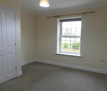 3 bedroom detached bungalow to rent - Photo 2