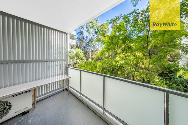 REFRESHED NORTH FACING MODERN TWO-BEDROOM APARTMENT WITH LEAFY AND PRIVATE ASPECT - Photo 1