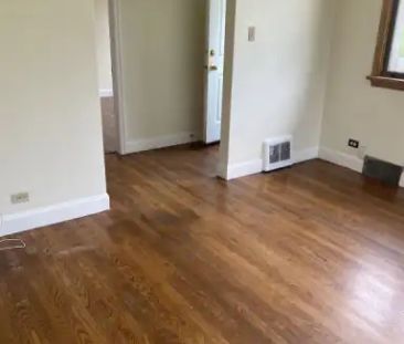 Renovated nice unit close to all amenities , SAIT, U of C, downtown... - Photo 1