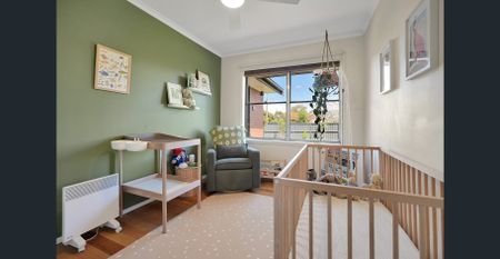 Beautifully Renovated Home in Prime Newcomb Location! - Photo 4