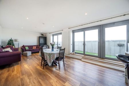 3 bedroom flat to rent - Photo 2