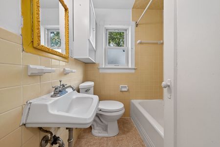 For Lease - 29 Red Deer Avenue, Toronto, Ontario - Photo 5