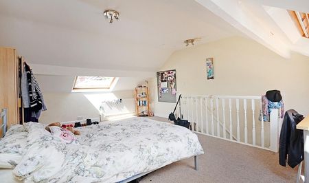 4 Bedroom Property - Photo 3