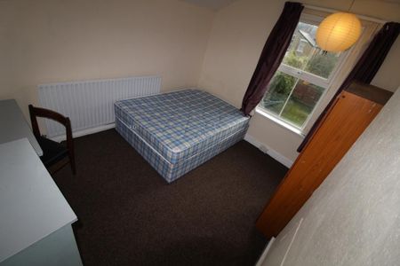 5 bedroom semi-detached house to rent - Photo 2