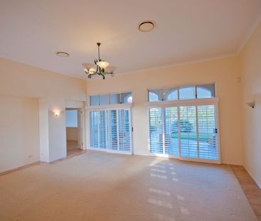 Elegant Waterfront Living in the Heart of Robina Island Long Term L... - Photo 6