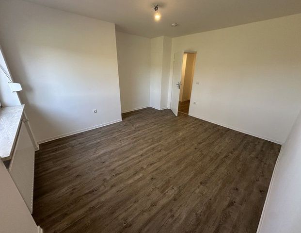 1. OG / 3 Zimmer mit Balkon - Foto 1