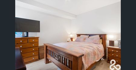 Spacious Living! - Photo 4