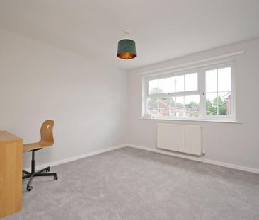 2 bedroom end of terrace house to rent - Photo 3