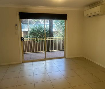 Fantastic 3 Bedroom Townhouse!! - Photo 1