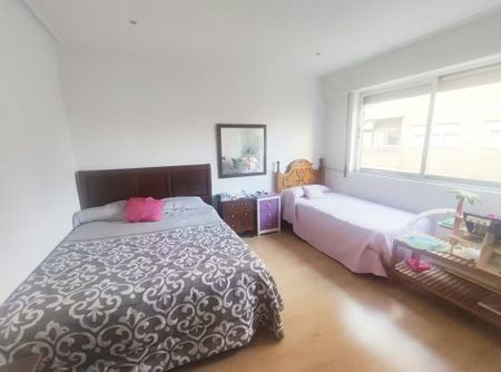 Calle de Londres, Madrid, Community of Madrid 28028 - Foto 4