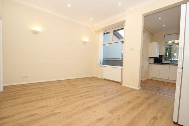 4 bedroom terraced house to rent - Photo 1