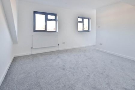 4 bedroom end of terrace house to rent - Photo 4