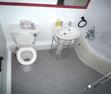 1 bed Apartment - To Let - Photo 5