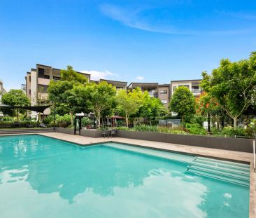 FURNISHED APARTMENT IN NEW RENOVARE COMPLEX! - Photo 1