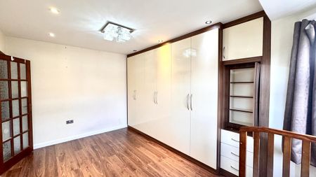 4 bedroom terraced house to rent - Photo 3