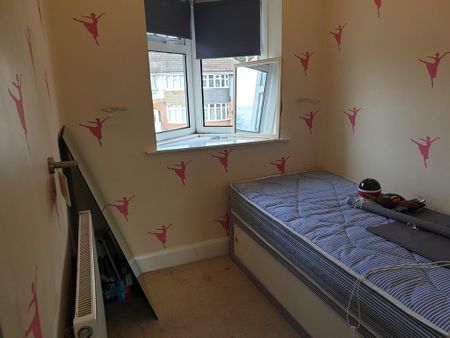 3 bedroom semi-detached house to rent - Photo 4