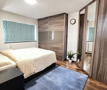 4 bedroom semi-detached house to rent - Photo 5