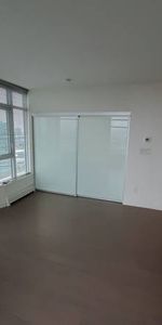 DONT MISSOUT - 2 BED + DEN CORNER UNIT - High Floor - Photo 3