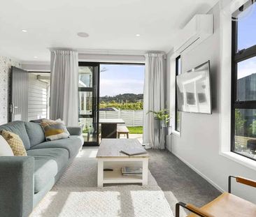 Bright & Modern Family Living in the Heart of Kumeu - Photo 4