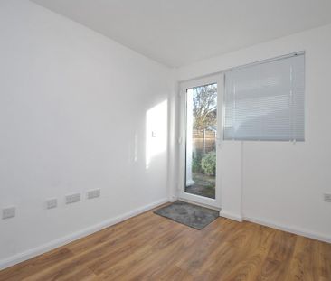 2 bedroom end of terrace house to rent - Photo 3
