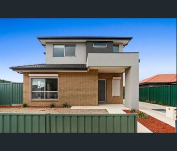 1/10 Erindale Avenue, Deer Park, VIC 3023 - Photo 2