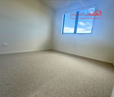 Modern 2-Bed, 2-Bath Townhouse in the Heart of Christchurch – Styli... - Photo 5