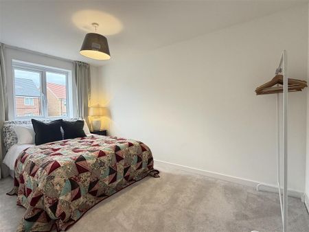 4 bedroom semi-detached house to rent - Photo 4