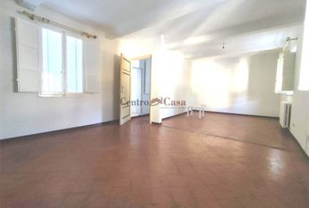 Ampio appartamento con terrazzino libero da metà marzo 2026 !