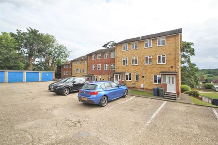 Westover Court, High Wycombe - Photo 4