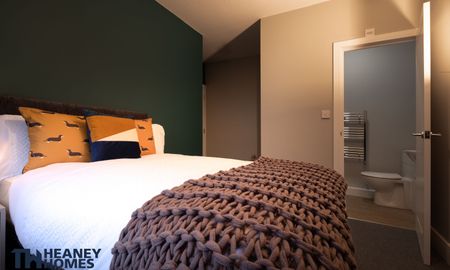 Spout Lane Room 3 - Photo 5