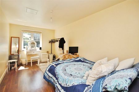 London Road, Burpham, Surrey, GU1 1FY - Photo 3