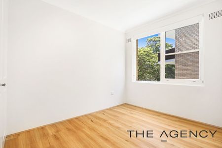 Tastefully Renovated, Sun Kissed And Private Apartment In A Leafy Setting - Photo 5