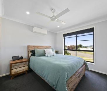 Stylish renovated retreat - Photo 6