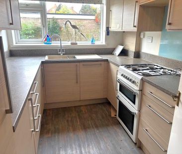 2 bedroom ground floor flat to rent - Photo 1