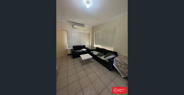 LARGE 2 BEDROOM UNIT - EASY ACCESS TO THE CITY - Photo 1