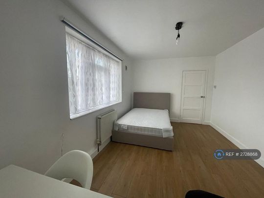 1 bedroom in a flat share to rent - Photo 1
