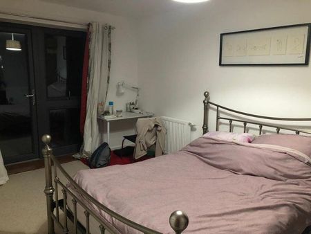 1 bedroom in a house share to rent - Photo 2