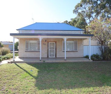 216-218 Pell Street - Photo 5